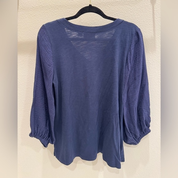 Belle by Kim Gravel mixed media Blue V-Neck Women's Top size medium - Picture 2 of 4